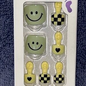 imPRESS Press-On Pedicure Toenails Rain or Shine Smiley Face Checkered